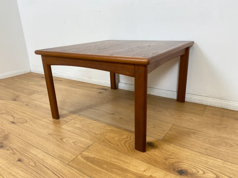 WMK # Stilvoller und gut erhaltener skandinavischer Designercouchtisch von Glostrup Møbelfabrik aus massivem Teakholz