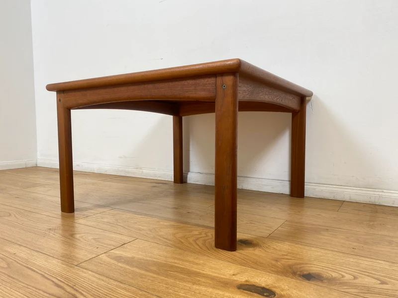 WMK # Stilvoller und gut erhaltener skandinavischer Designercouchtisch von Glostrup Møbelfabrik aus massivem Teakholz