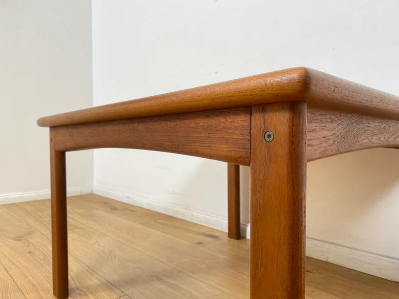 WMK # Stilvoller und gut erhaltener skandinavischer Designercouchtisch von Glostrup Møbelfabrik aus massivem Teakholz