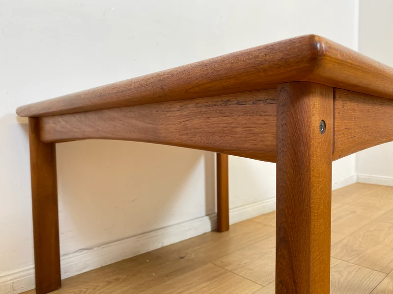 WMK # Stilvoller und gut erhaltener skandinavischer Designercouchtisch von Glostrup Møbelfabrik aus massivem Teakholz
