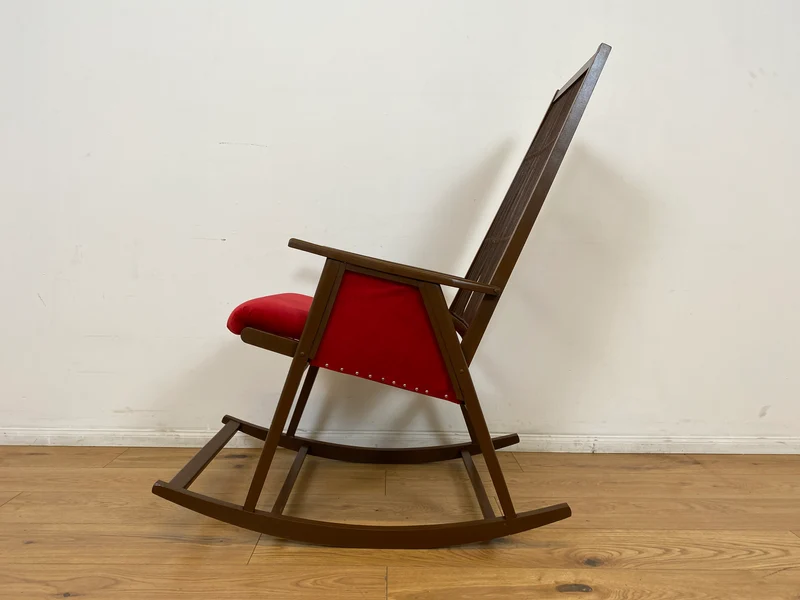 WMK # WMK Stilvoller und gut erhaltener Designer Schaukelstuhl von Selman Selmanagic für VEB Hellerau mit roter Polsterung