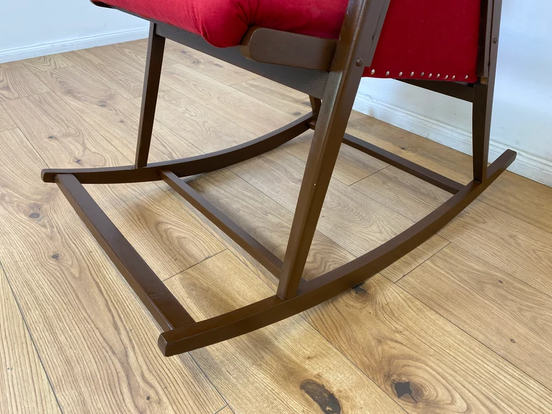 WMK # WMK Stilvoller und gut erhaltener Designer Schaukelstuhl von Selman Selmanagic für VEB Hellerau mit roter Polsterung
