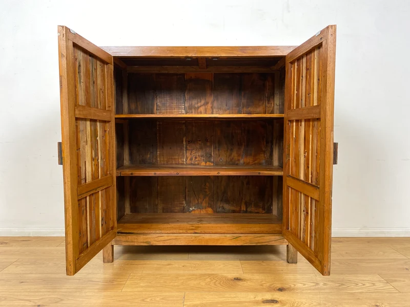 Boatwood by WMK I Großartiger Schrank handgefertigt aus altem Bootsholz in Originalfarben