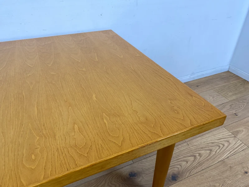WMK I Minimalistischer und sehr gut erhaltener heller Mid-Century Couchtisch in seltener quadratischer Form