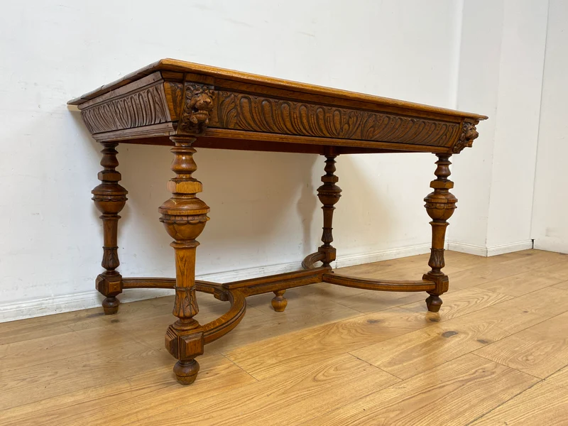 WMK I Wunderschöner antiker Esstisch aus massiver Eiche mit handverziertem Tischgestell, um 1900