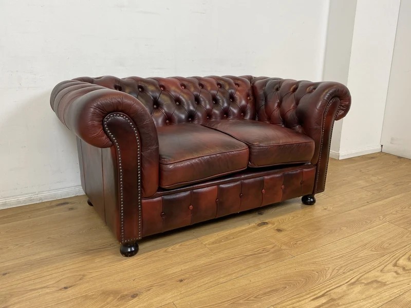 WMK I Der Klassiker I Hochwertiges Chesterfield Sofa mit gestepptem Echtleder Bezug & Alterspatina