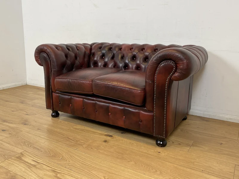 WMK I Der Klassiker I Hochwertiges Chesterfield Sofa mit gestepptem Echtleder Bezug & Alterspatina