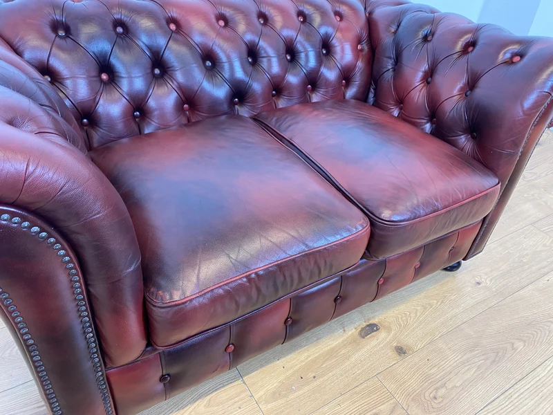 WMK I Der Klassiker I Hochwertiges Chesterfield Sofa mit gestepptem Echtleder Bezug & Alterspatina