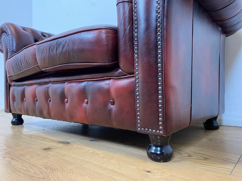 WMK I Der Klassiker I Hochwertiges Chesterfield Sofa mit gestepptem Echtleder Bezug & Alterspatina