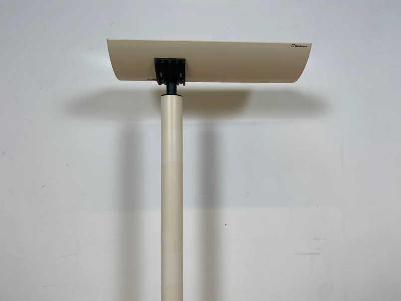 WMK I Design Award Gewinner aus 1988 I Hochwertige weiße Vintage Designer Standleuchte IBS 236 von Waldmann aus Metall