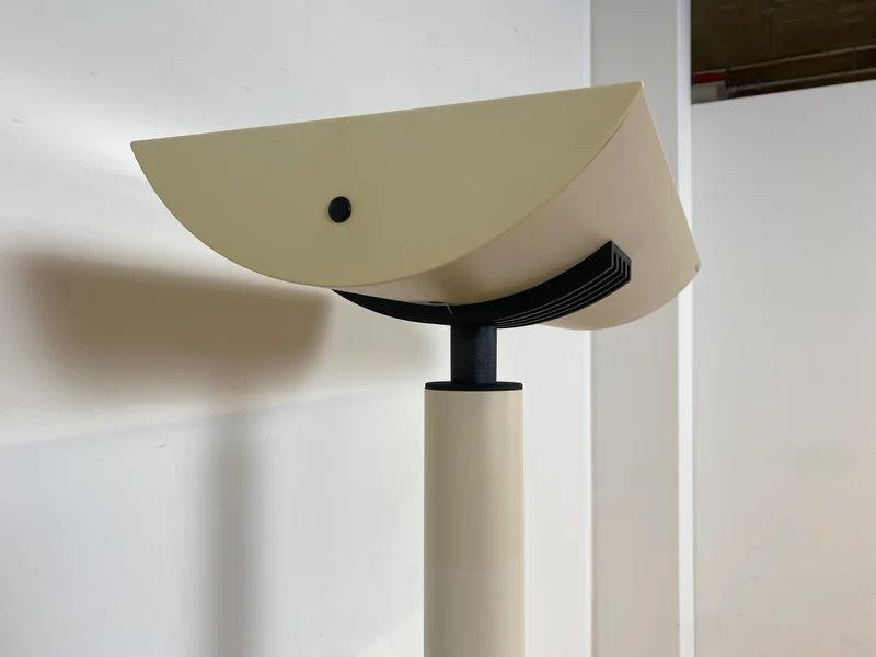WMK I Design Award Gewinner aus 1988 I Hochwertige weiße Vintage Designer Standleuchte IBS 236 von Waldmann aus Metall