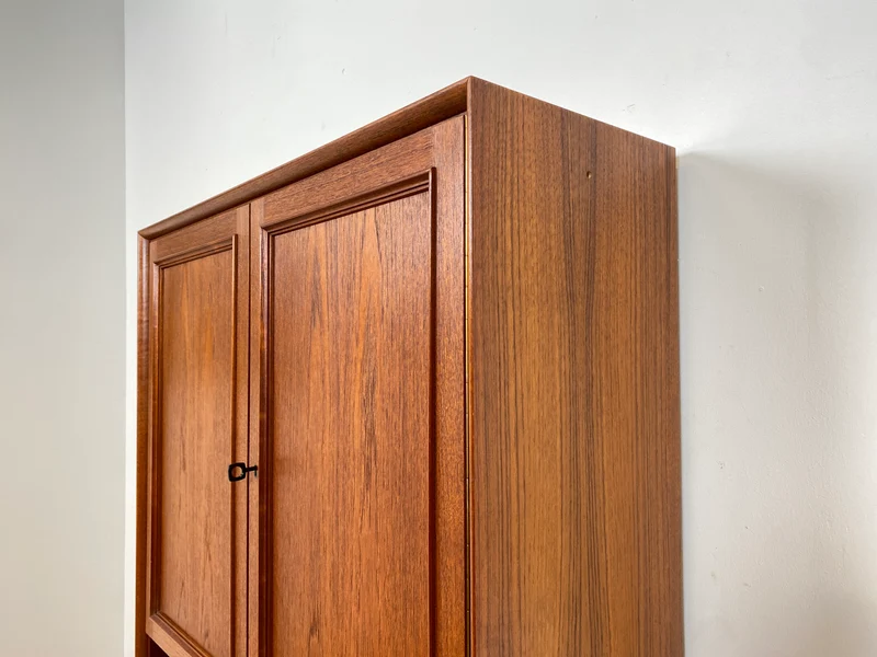 WMK I Stilvolles skandinavisches Highboard in Teakholz mit Schubladen & formschönen Holzgriffen