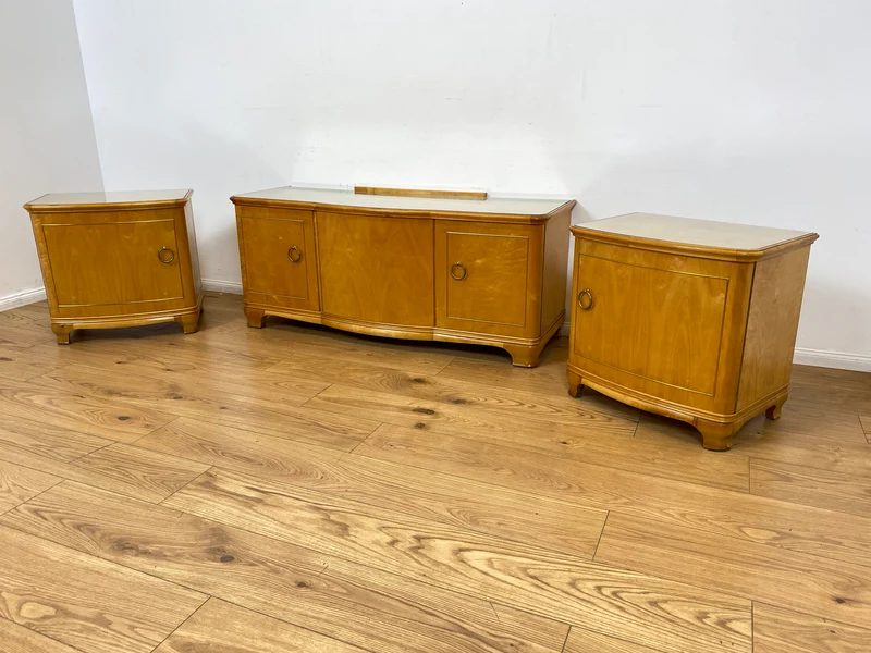 WMK I 1/2 Formschöner heller und großer Mid-Century Nachttisch aus vollem Holz mit Schubladen & abnehmbarer Glasauflage