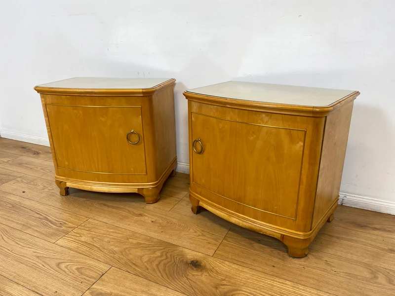 WMK I 1/2 Formschöner heller und großer Mid-Century Nachttisch aus vollem Holz mit Schubladen & abnehmbarer Glasauflage