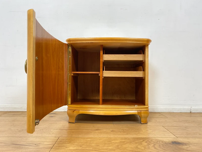 WMK I 1/2 Formschöner heller und großer Mid-Century Nachttisch aus vollem Holz mit Schubladen & abnehmbarer Glasauflage