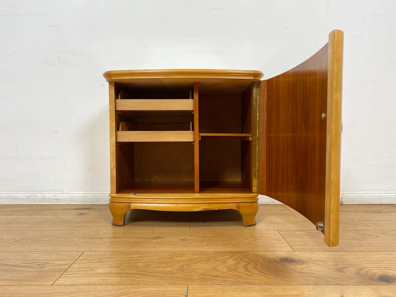 WMK I 1/2 Formschöner heller und großer Mid-Century Nachttisch aus vollem Holz mit Schubladen & abnehmbarer Glasauflage