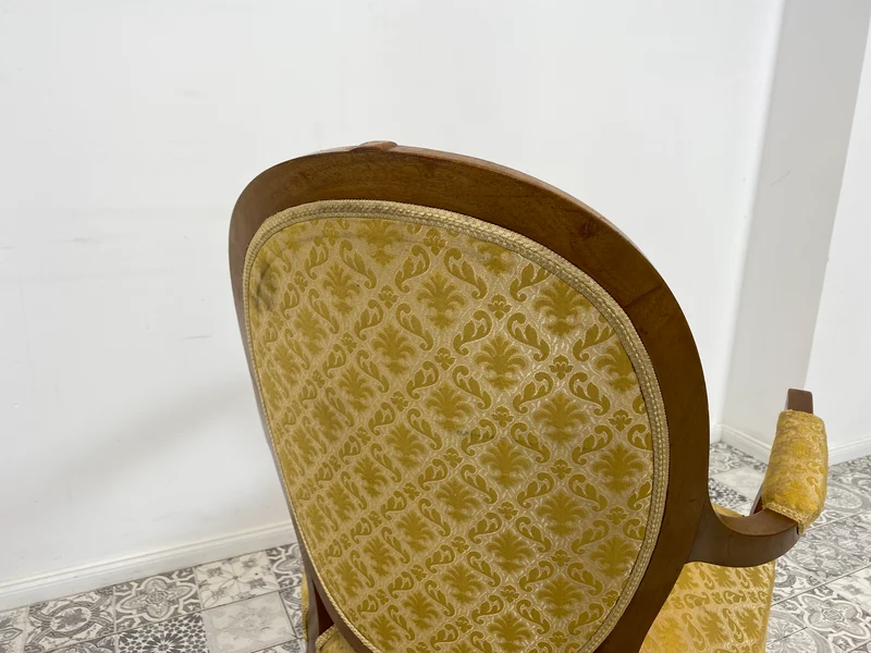 WMK # Stilvoller & sehr gut erhaltener Jugendstil Sessel mit hochwertigem goldenem Stoffbezug, edlem Holzrahmen & bequemen Federkernsitz