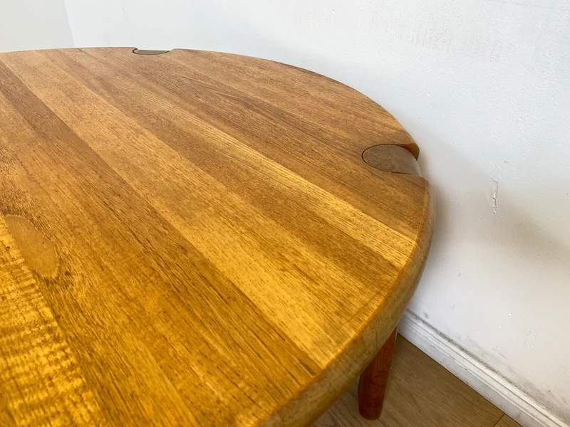 WMK # Rarer & gut erhaltener runder skandinavischer Mid-Century Designercouchtisch von L. Olsen & Søn Møbelfabrik aus massivem Teakholz