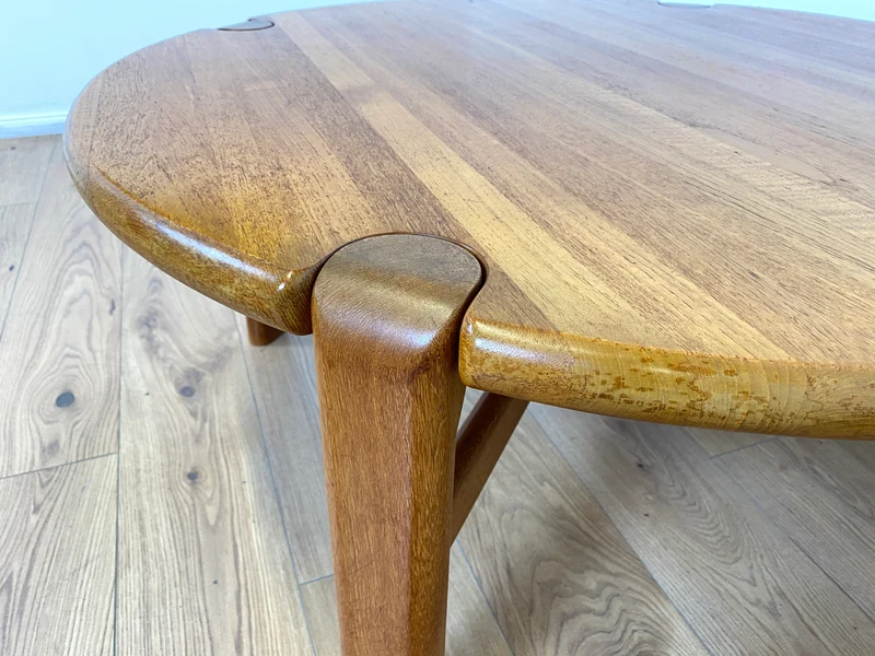 WMK # Rarer & gut erhaltener runder skandinavischer Mid-Century Designercouchtisch von L. Olsen & Søn Møbelfabrik aus massivem Teakholz