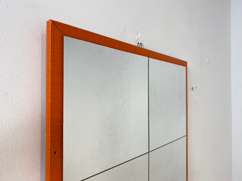 WMK I Freundlicher großer 70er Jahre Space Age Wandspiegel mit orangem Rahmen