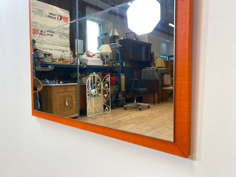 WMK I Freundlicher großer 70er Jahre Space Age Wandspiegel mit orangem Rahmen