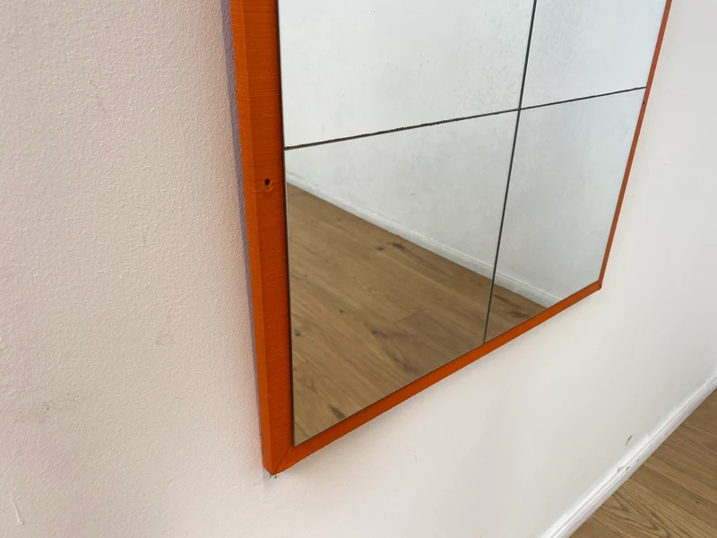 WMK I Freundlicher großer 70er Jahre Space Age Wandspiegel mit orangem Rahmen