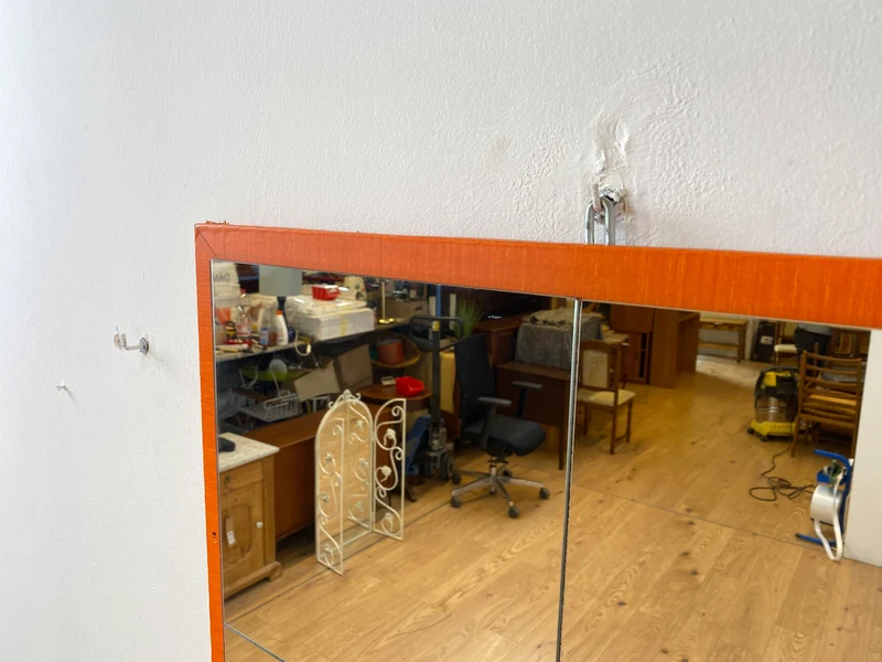 WMK I Freundlicher großer 70er Jahre Space Age Wandspiegel mit orangem Rahmen