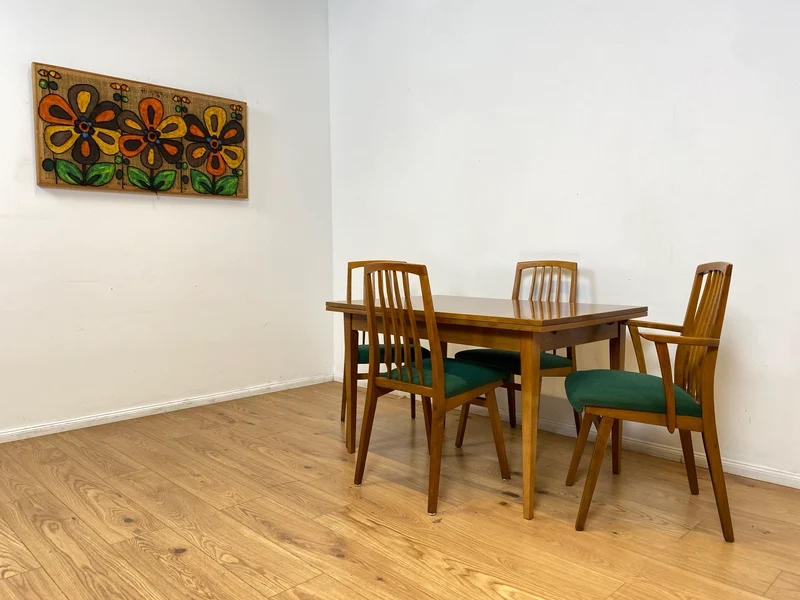 WMK I Set aus 4 sehr schönen Mid-Century Esszimmerstühlen mit Sprossen & grünem Originalbezug, bau ähnlich mit Casala