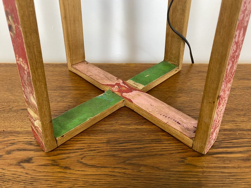 Boatwood by WMK # 1/3 Einzigartige Tischlampe mit Lampenfuß aus altem Bootsholz und weißem Lampenschirm, ein handgefertigtes Unikat in Originalfarben