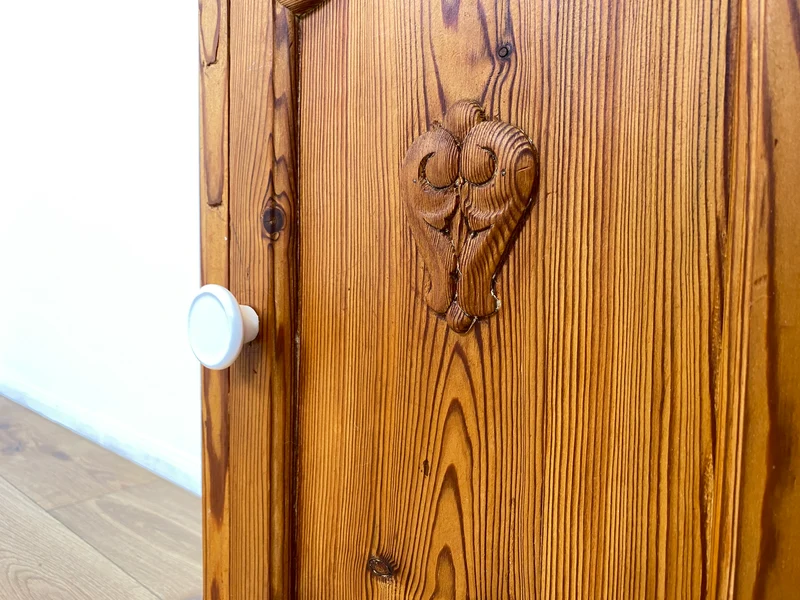 WMK Schöner großer antiker Nachttisch aus Dänemark, Vollholz, mit Marmor Auflage & Schublade