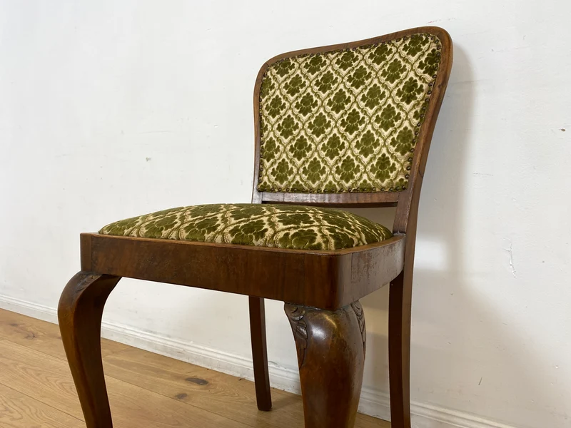 WMK I Sehr eleganter handverzierter 30er Jahre Chippendale Esszimmerstuhl mit hochwertigem Brokat Bezug