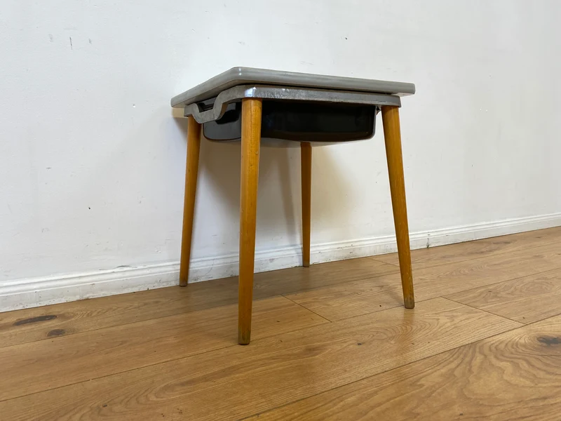 WMK I Praktischer Mid-Century Waschhocker mit klappbarem Sitz & herausnehmbarer Emaille Schüssel