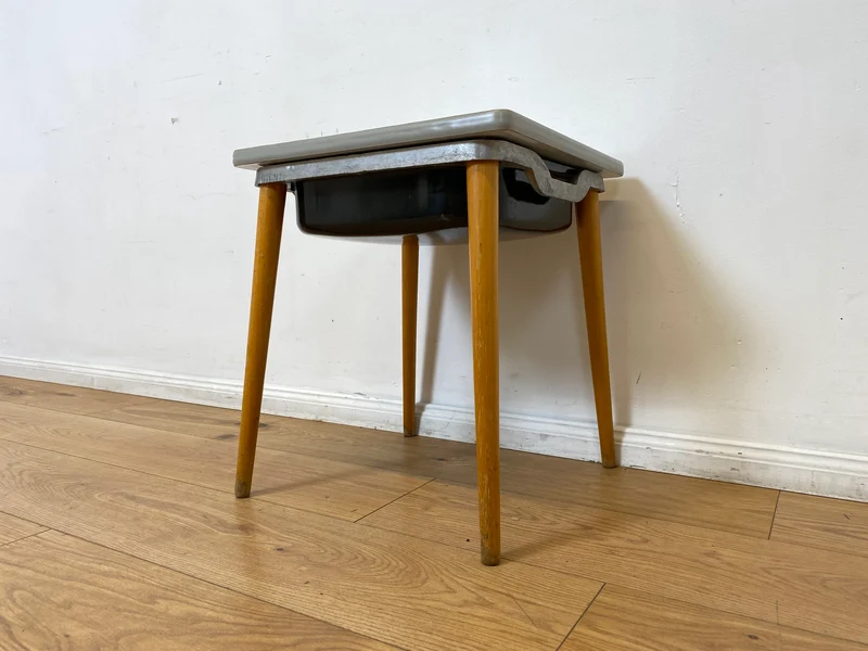 WMK I Praktischer Mid-Century Waschhocker mit klappbarem Sitz & herausnehmbarer Emaille Schüssel