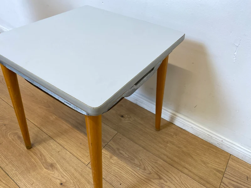 WMK I Praktischer Mid-Century Waschhocker mit klappbarem Sitz & herausnehmbarer Emaille Schüssel