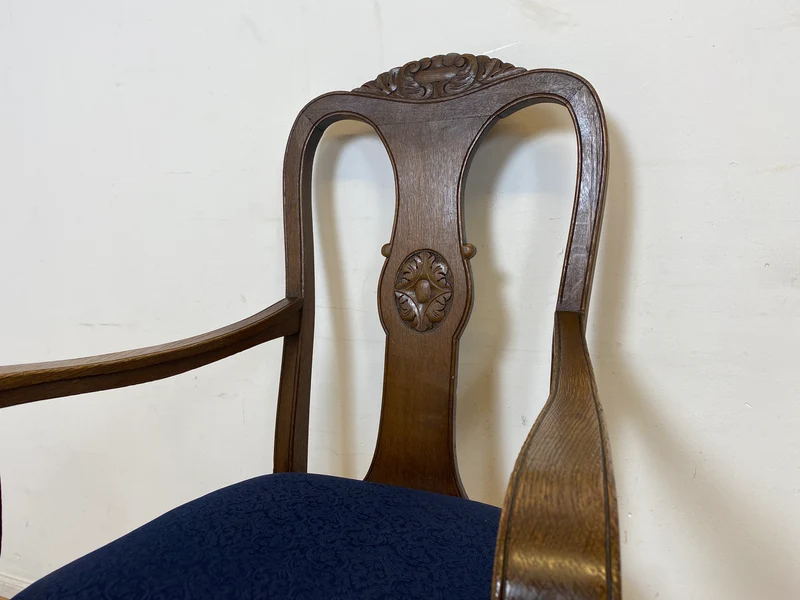 WMK I Set aus 6 eleganten und sehr gut erhaltenen antiken Stühlen aus Eichenholz mit feinem Brokat Bezug