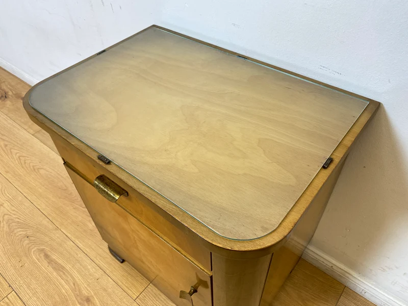 WMK I Formschöner und sehr gut erhaltener Mid-Century Nachttisch mit Schublade