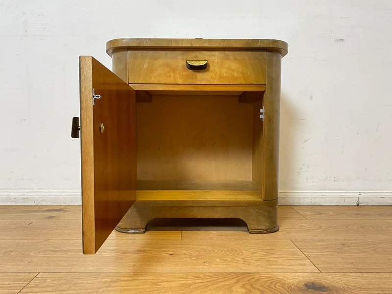 WMK I Formschöner und sehr gut erhaltener Mid-Century Nachttisch mit Schublade