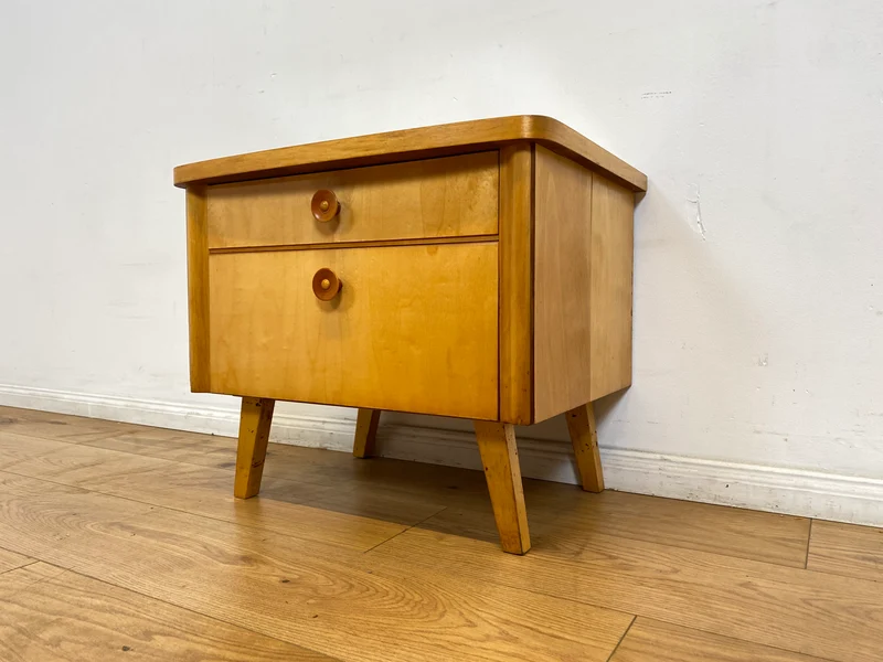 WMK I Formschöner heller Mid-Century Nachtisch mit Schublade, Klappe & Glasauflage
