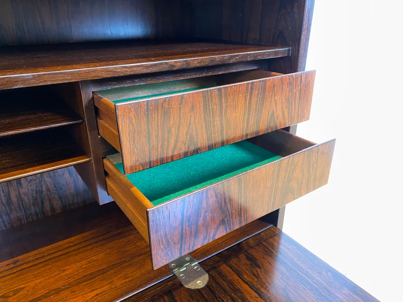 WMK I Stilvoller skandinavischer Mid-Century Designer Schreibschrank by Omann Junior in Palisander