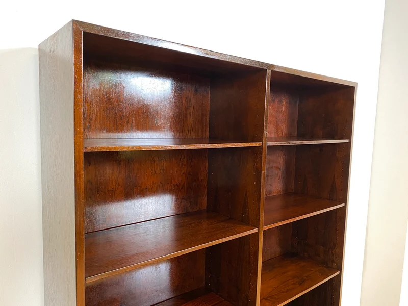WMK I Stilvoller skandinavischer Mid-Century Designer Bücherschrank by Omann Junior in Palisander m. verstell. Regalböden