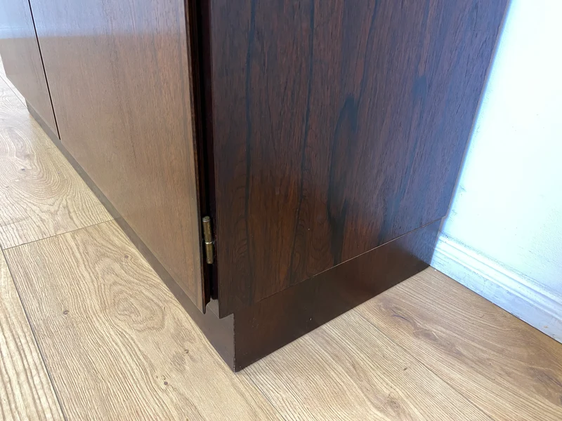 WMK I Stilvoller skandinavischer Mid-Century Designer Bücherschrank by Omann Junior in Palisander m. verstell. Regalböden