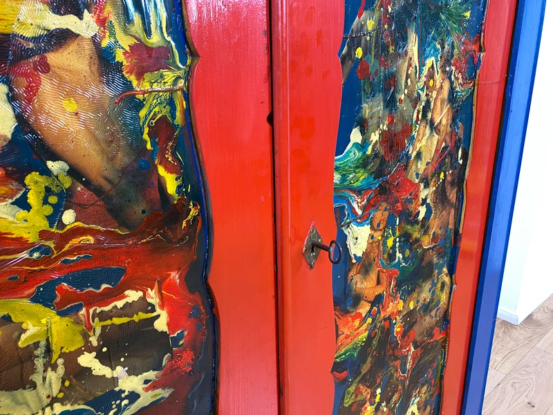 WMK # Schrank oder Kunst? Ein Unikat! Kunstvoll gestalteter antiker Kleiderschrank aus vollem Holz