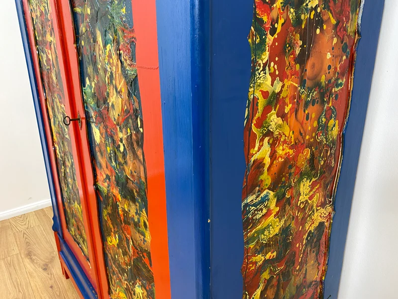 WMK # Schrank oder Kunst? Ein Unikat! Kunstvoll gestalteter antiker Kleiderschrank aus vollem Holz