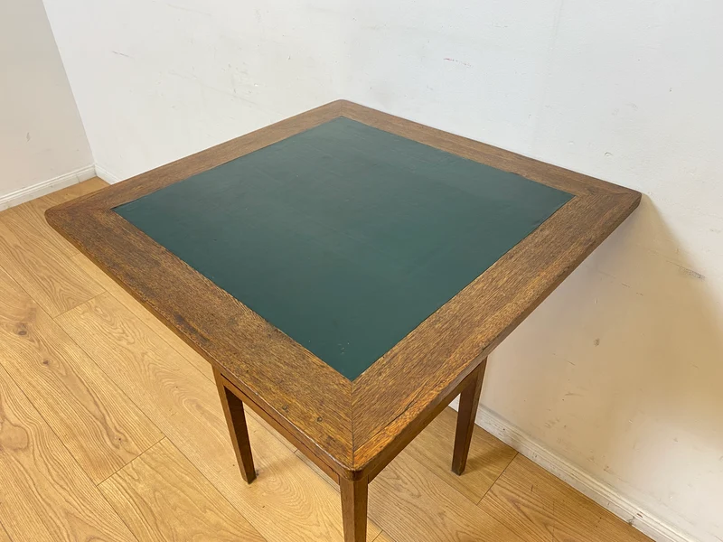 WMK I Einzigartiger antiker Spieltisch aus Eiche mit Spielefach, Getränkehaltern & Leder Einlage, um 1920