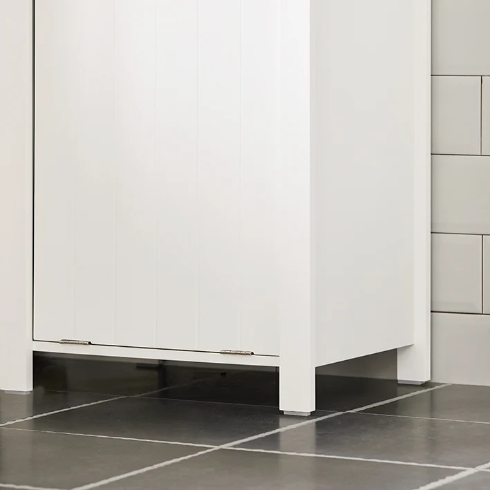 SoBuy | Hochschrank mit ausklappbarem Wäschesack | schmal Wäscheschrank | Badregal | Weiß | BZR102-W