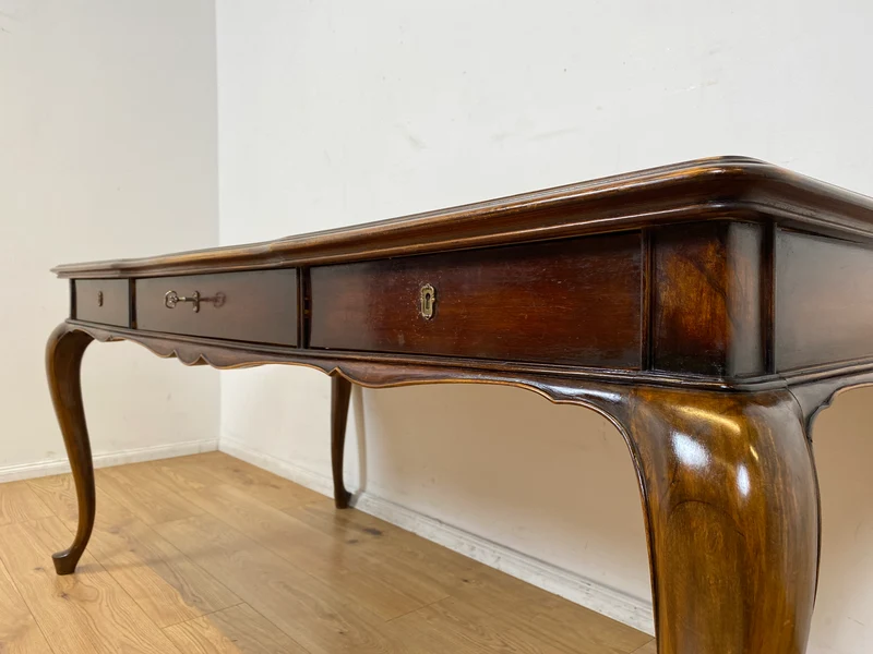 WMK I Eleganter & sehr großer 50er Jahre Schreibtisch oder auch Esstisch im antiken Stil mit Schubladen