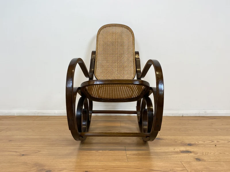 WMK # Eleganter und sehr gut erhaltener Vintage Schaukelstuhl im Stil von Thonet mit Bugholz Rahmen & Wiener Geflecht