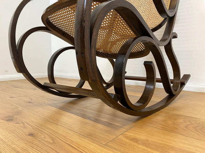 WMK # Eleganter und sehr gut erhaltener Vintage Schaukelstuhl im Stil von Thonet mit Bugholz Rahmen & Wiener Geflecht