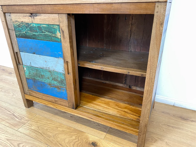 Boatwood by WMK # Sehr schöne Vitrine mit Schiebetüren, ein aus altem Bootsholz handgefertigtes Unikat aus massivem Teakholz