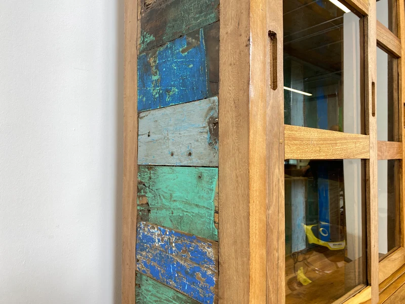 Boatwood by WMK # Sehr schöne Vitrine mit Schiebetüren, ein aus altem Bootsholz handgefertigtes Unikat aus massivem Teakholz